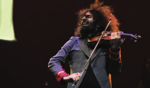FROM WORLD STAGES TO YEREVAN: VIRTUOSO VIOLINIST ARA MALIKIAN RETURNS WITH INTRUSO WORLD TOUR